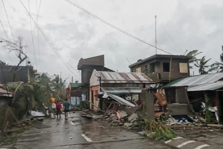 Super tajfuni Man-yi godet ishullin kryesor të Filipineve, miliona të evakuuar 