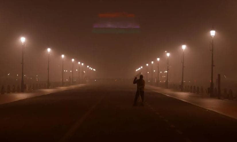 Ndotja e ajrit në Delhi arrin nivele 'të rënda', anulohen fluturimet dhe mbyllen shkollat