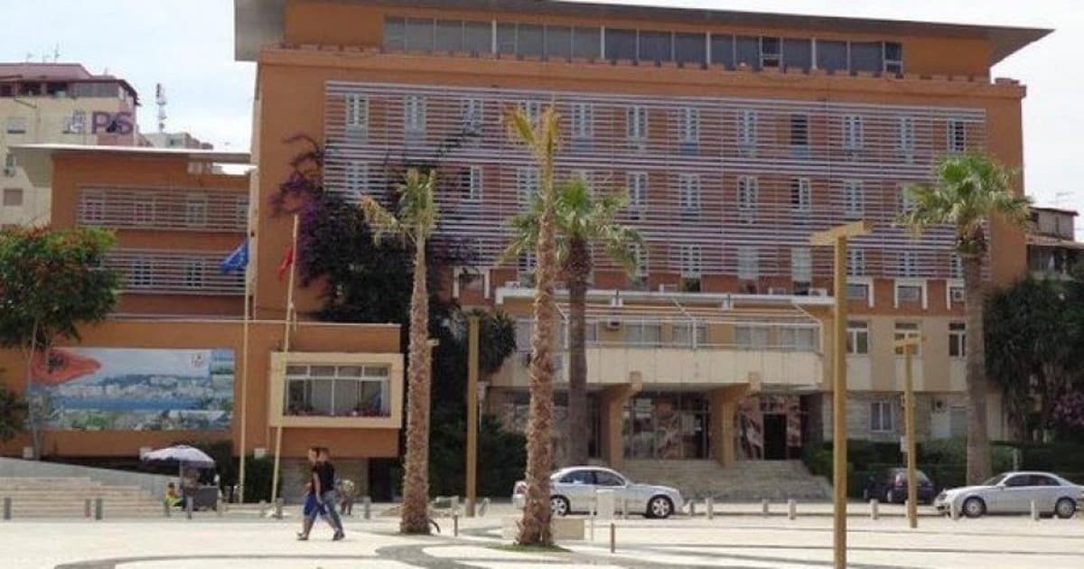 ‘Shpërdorim detyre’/ Gjykata e Durrësit lë në burg ish-drejtuesin e Kadastrës, Ardian Kona