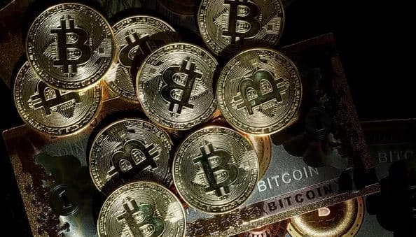 Kriptovalutat, bitcoin tejkalon shifrën 94 mijë dollarë