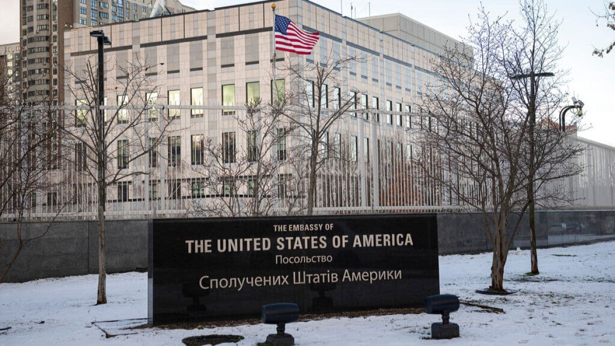 Informacionet për sulm ajror, ambasada e SHBA në Kiev rihapet të enjten 