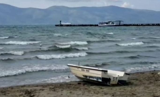 Moti i keq, pezullohet lundrimi për mjetet e vogla dhe të peshkimit në Vlorë