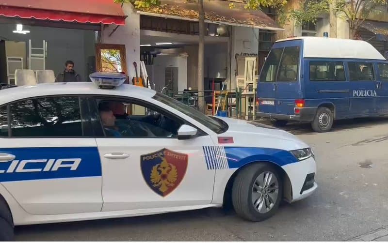 Identifikohet 13-vjeçari që u shfaq me një mjet prerës në dorë, Policia del me njoftim 