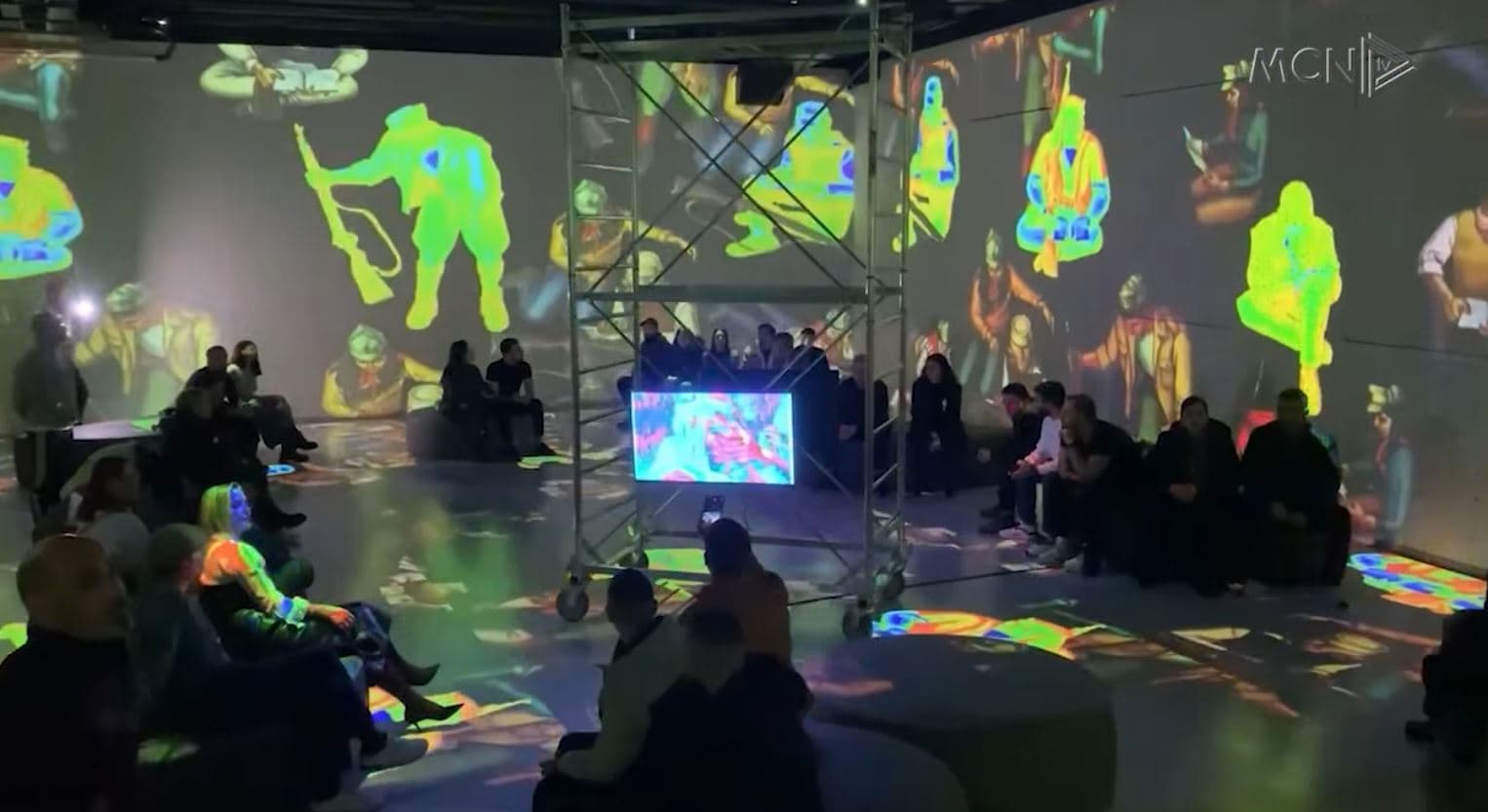 Piktura “digjitale” e realizimit socialist/ Ekspozohen veprat e Vilson Kilicës dhe Edi Hilës (VIDEO)