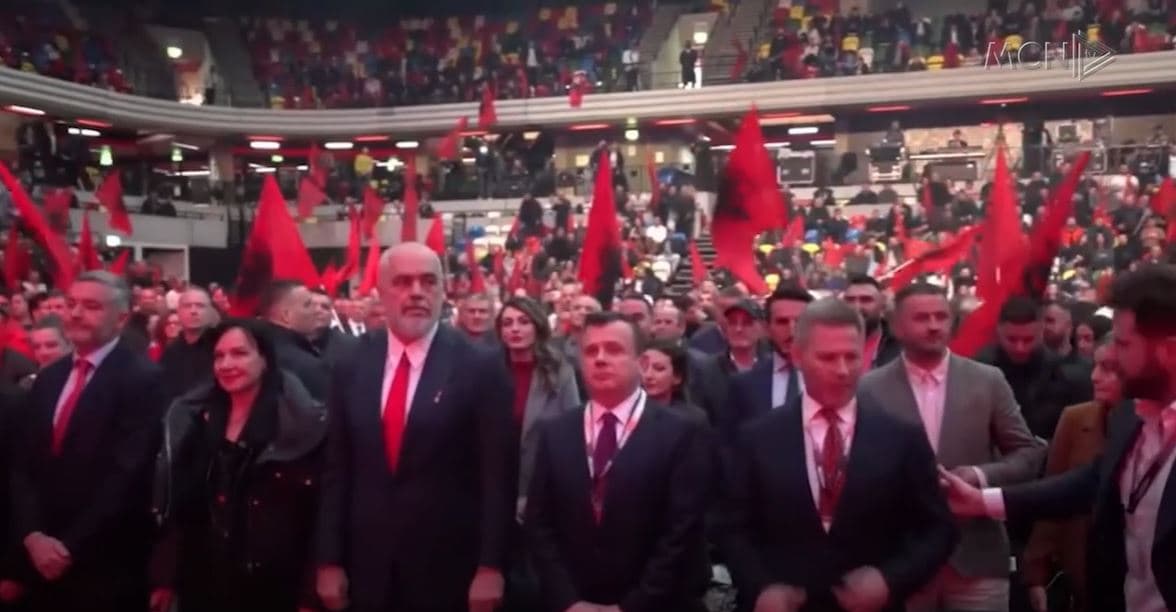 Rama kërkon votën e shqiptarëve në Londër/ Kryeministri pritet me protesta jashtë e brenda sallës (VIDEO)