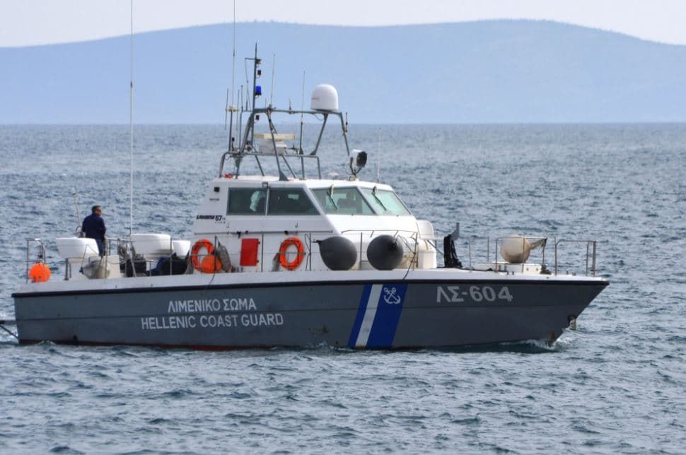 Fundoset anija me emigrantë në brigjet greke, 8 të vdekur, mes tyre 6 fëmijë