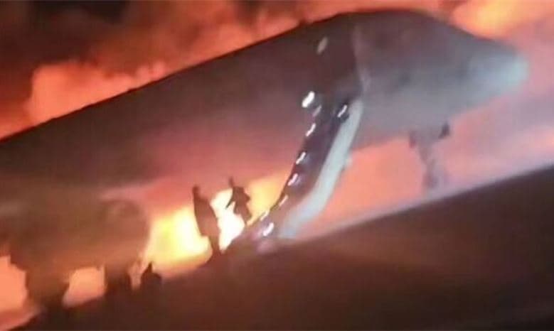 Turqi, merr flakë gjatë uljes avioni rus me 95 persona në bord (VIDEO)