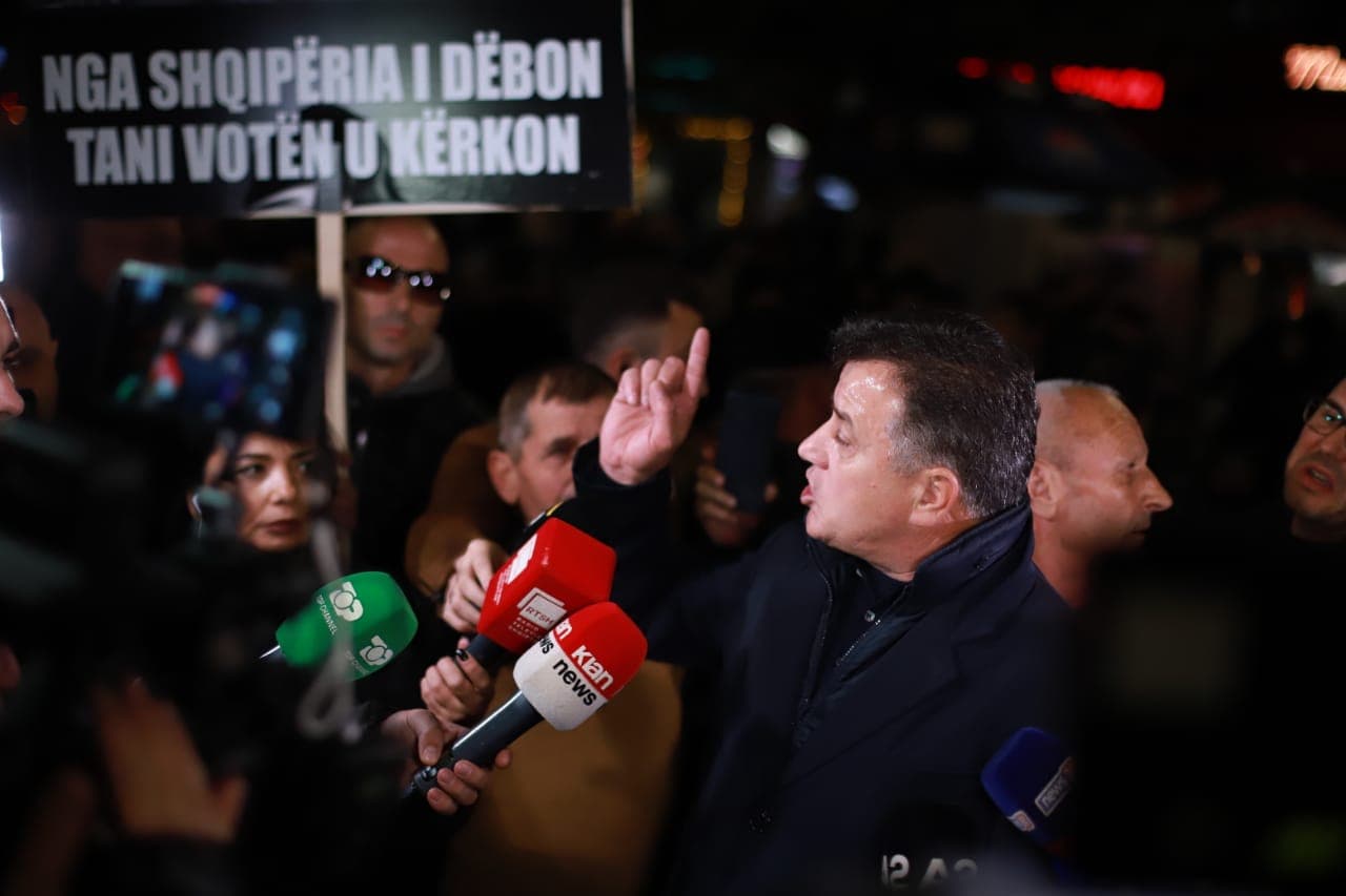 Noka nga protesta: Nuk mbahet pushteti me dhunë, banditët me uniformë kërcënojnë opozitën