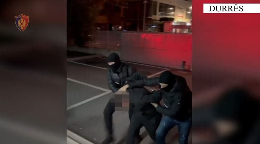  Në kërkim për armëmbajtje pa leje dhe shitje narkotikësh/ Arrestohet 41-vjeçari në Durrës