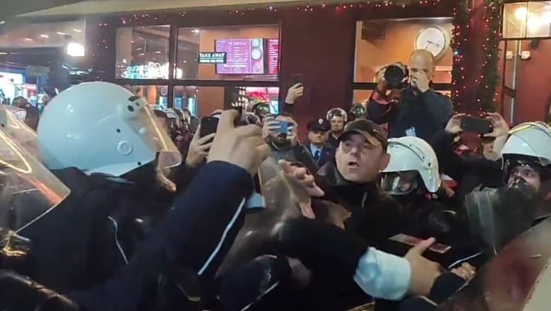 Protestat në disa akse të Tiranës/ Arrestohen dy persona, procedohen deputetët e PD-së