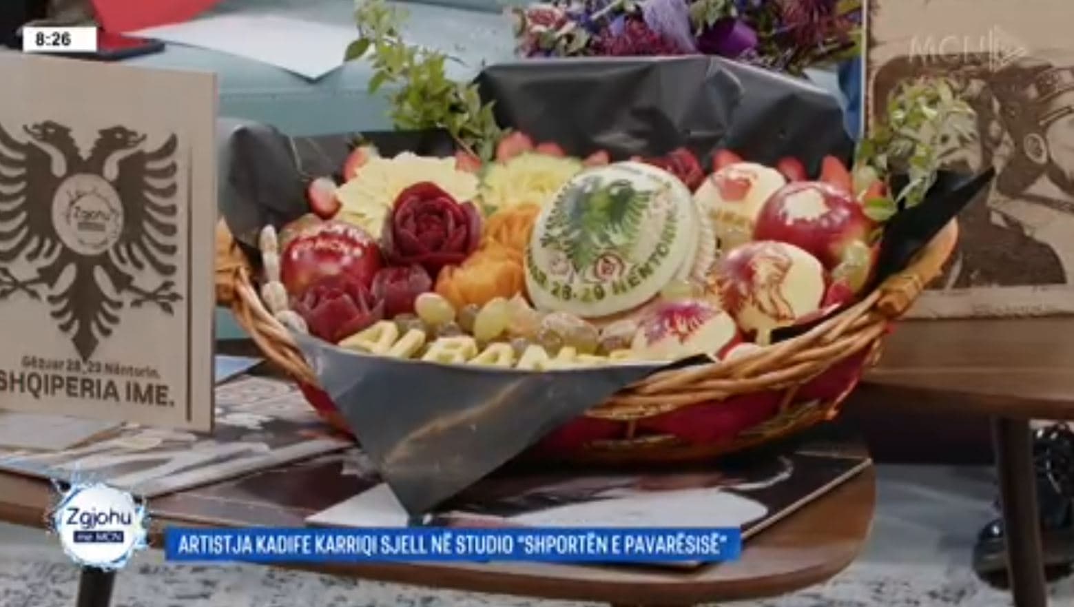 Kadife Karriqi gdhend shqiponjën me fruta: Punën e bëj me thikë të lirë, marrë shumë porosi 