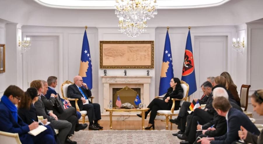 Shpërthimi në Veri/ Osmani takon ambasadorët e QUINT-it dhe komandantin e KFOR-it: Sulmi cenon sigurinë kombëtare