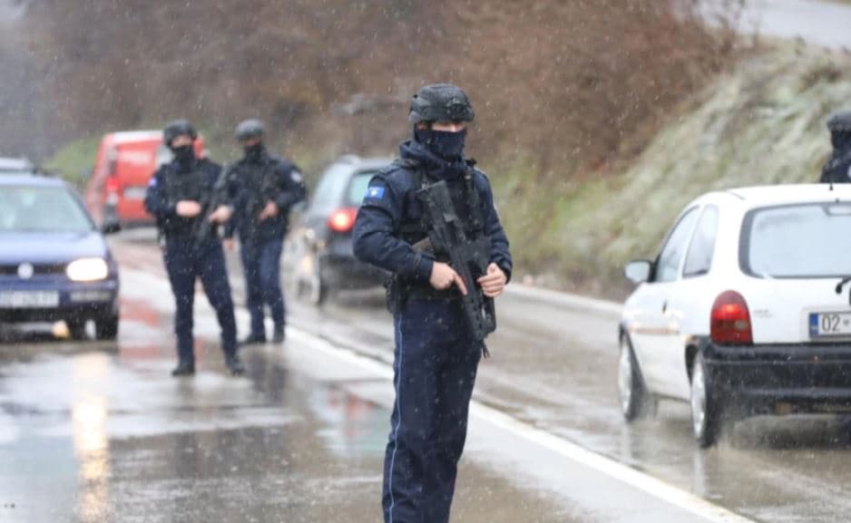 Disa të arrestuar nga bastisjet në Zubin-Potok/ Kurti: Terroristët do përballen me drejtësinë  