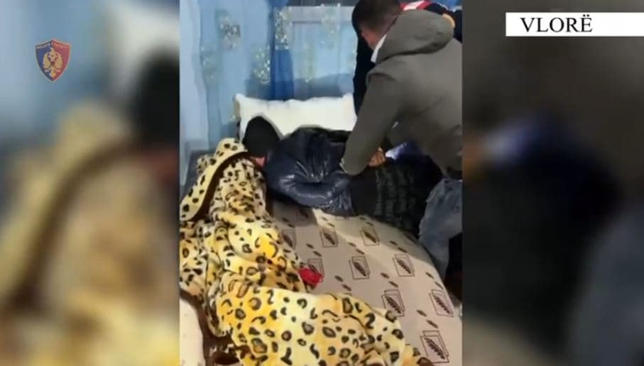 Plagosja me thikë në Vlorë, i dyshuari u kap i fshehur në banesën e të vëllait 