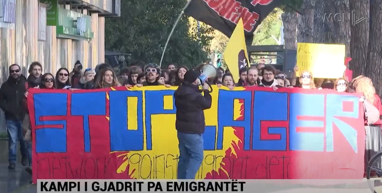 Kampi i Gjadrit pa emigrantë/ Aktivistët protestojnë: Marrëveshja Rama-Meloni ilegale (VIDEO)