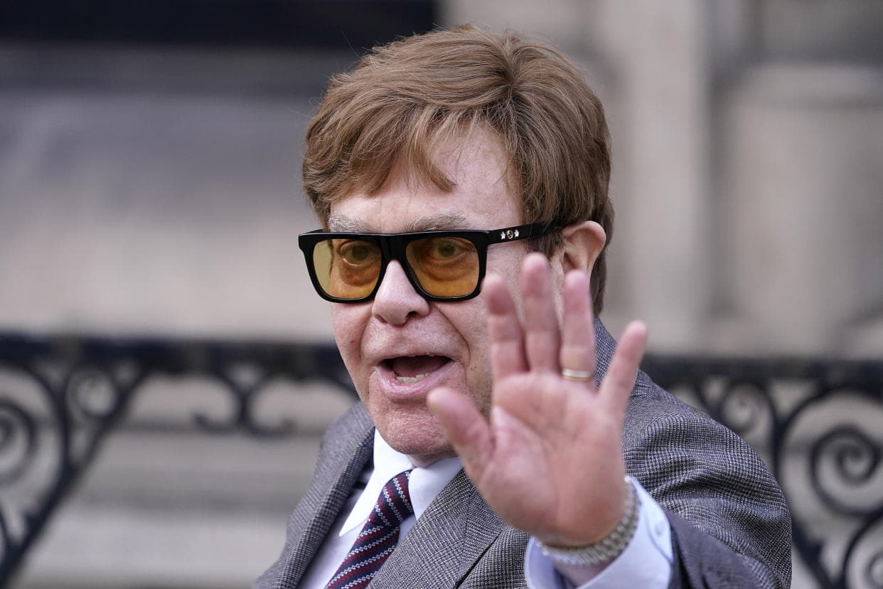 Elton John thotë se ka humbur shikimin