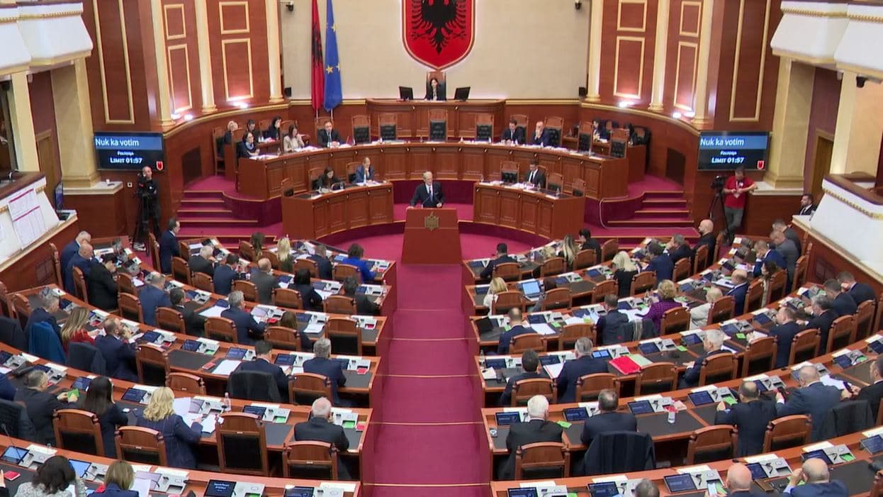PS rrëzon me 72 vota kundër dy amendamentet e Berishës 