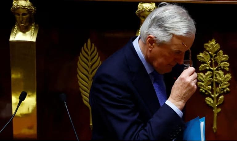 Bie qeveria franceze, kryeministri Barnier rrëzohet në mocionin e mosbesimit