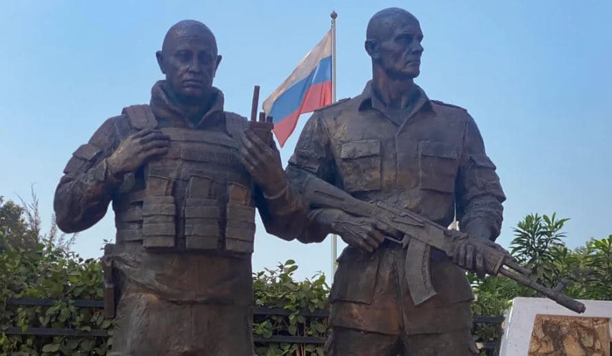 Zbulohet në Afrikën Qendrore statuja e themeluesit rus të Wagner 