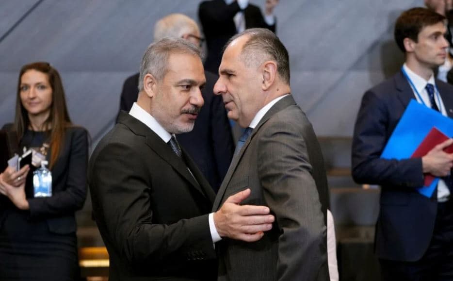 Kryediplomatët e Greqisë dhe Turqisë hedhin bazat për një samit Mitsotakis-Erdogan 