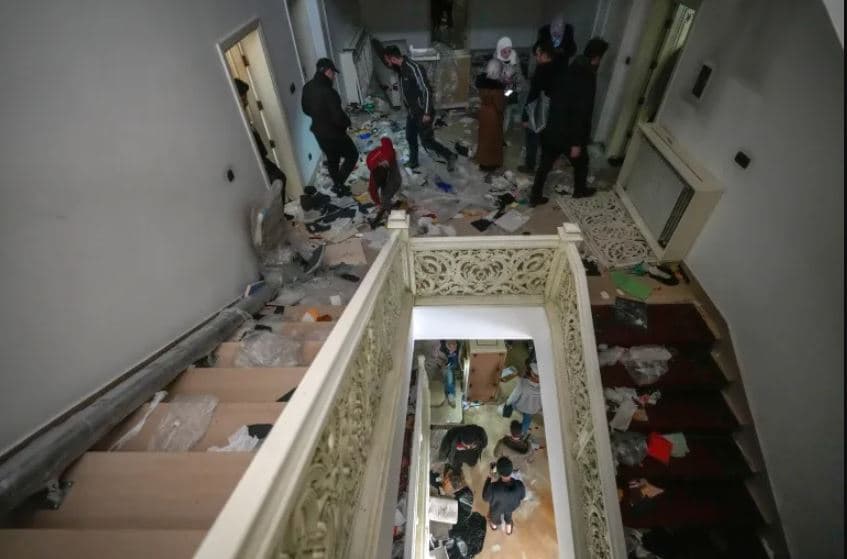  Plaçkitet rezidenca private e Assad-it/ Macron: Shteti barbar ka rënë! 