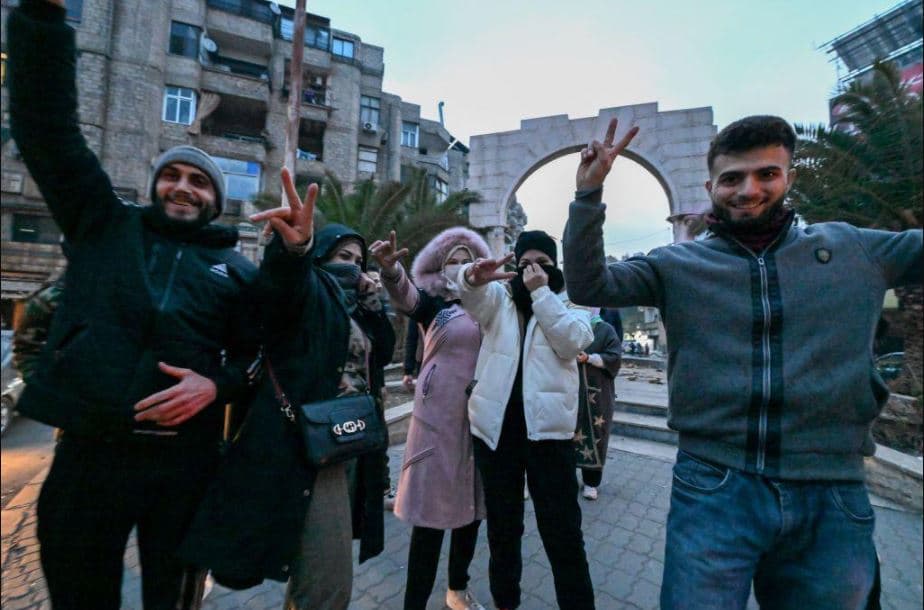 Forcat rebele pushtojnë kryeqytetin e Sirisë, Presidenti Assad largohet nga Damasku 