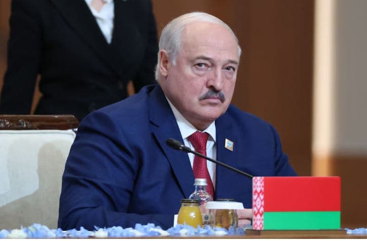 Lukashenko fal 29 persona të dënuar për ekstremizëm