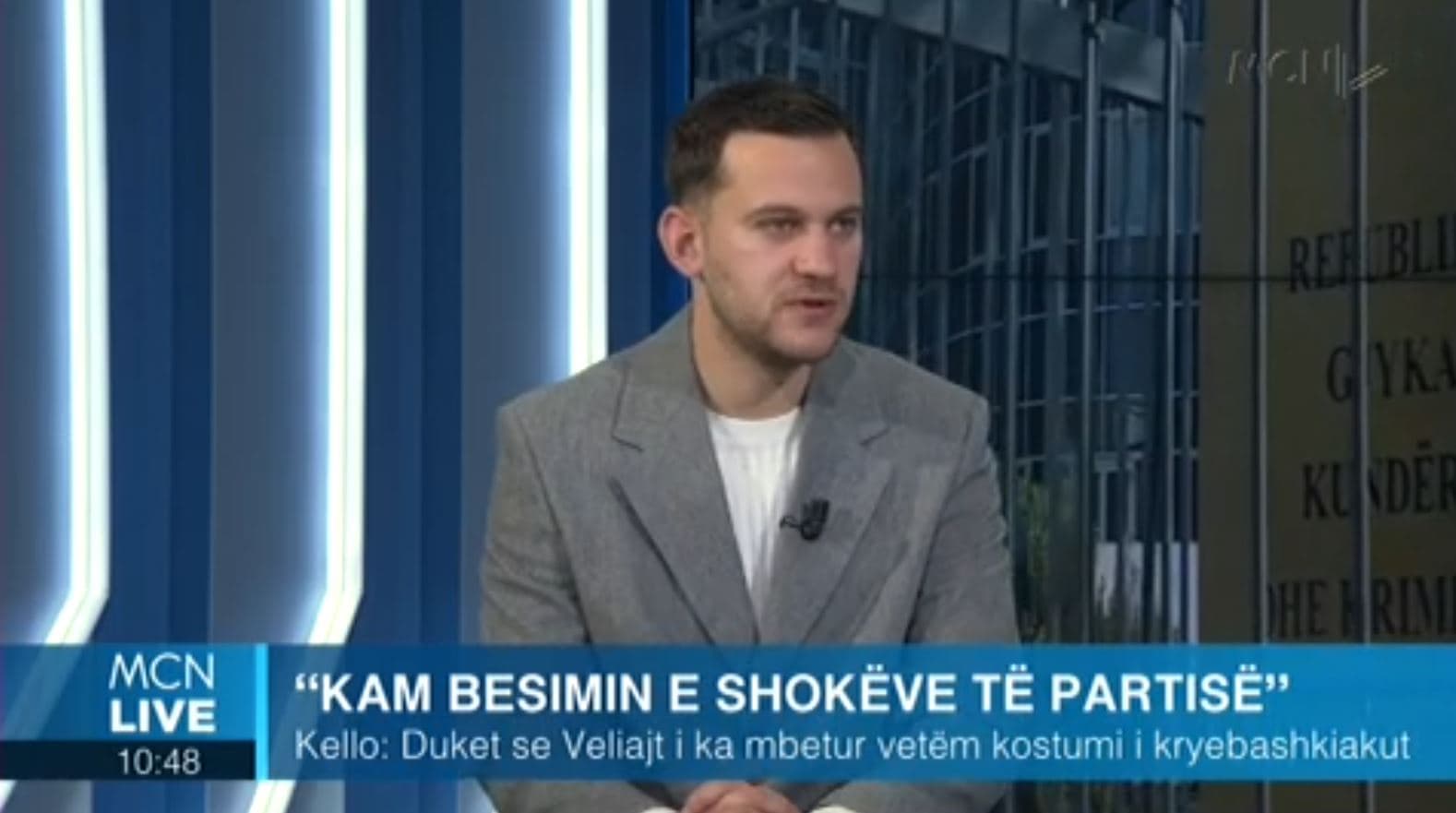 Kello: Veliajt i ka mbetur vetëm "kostumi" i kryebashkiakut, duket i mënjanuar (VIDEO)