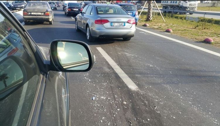 Aksidentohet për vdekje një grua në autostradën Durrës-Tiranë