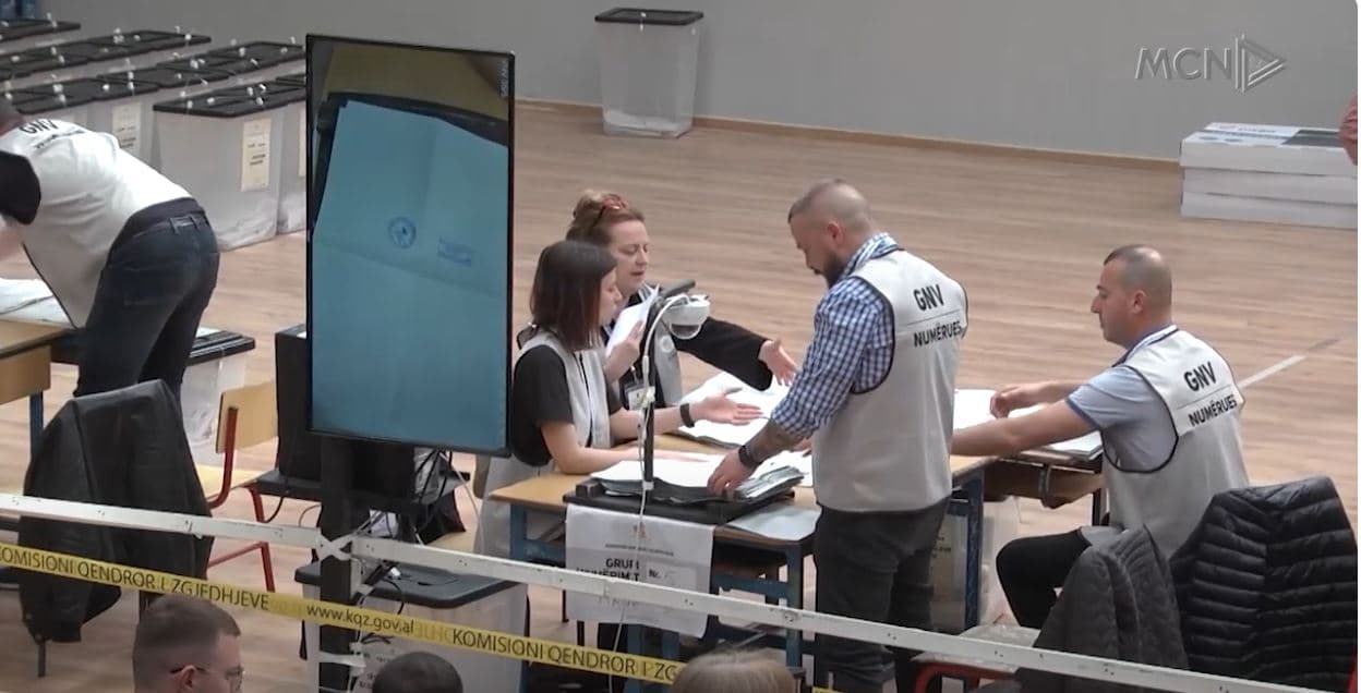 Komisionerë politikë në zgjedhje. Shoqëria civile, kundër administratës partiake
