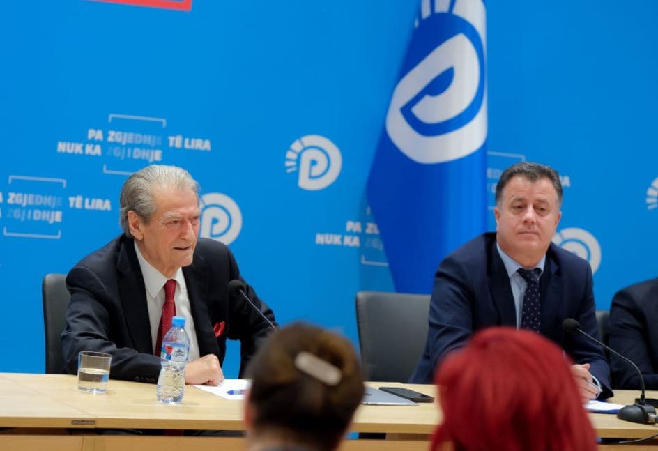 Protesta e 23 dhjetorit/ Berisha: Tiranën duhet ta bllokojmë plotësisht, nga Qafë Priska gjer në Vorë