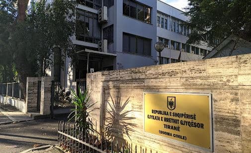 Trafiku i armëve mes Kosovës dhe Shqipërisë, Gjykata e Tiranës lë në burg 5 të arrestuarit