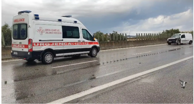 Aksident në aksin Tepelenë-Përmet, një shtetase përfundon në spital