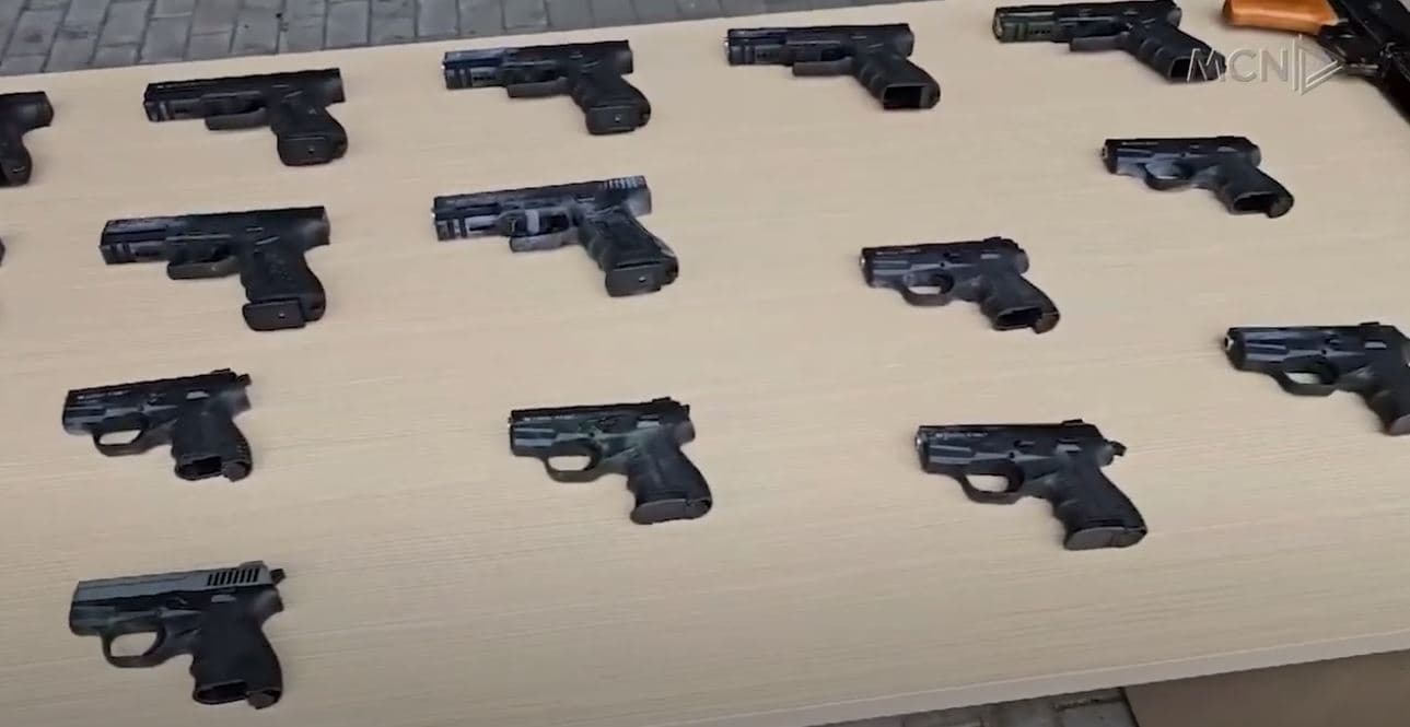Trafik armësh Kosovë-Shqipëri/ Gjykata lë në burg 5 të arrestuarit, ata mohojnë akuzën (VIDEO)