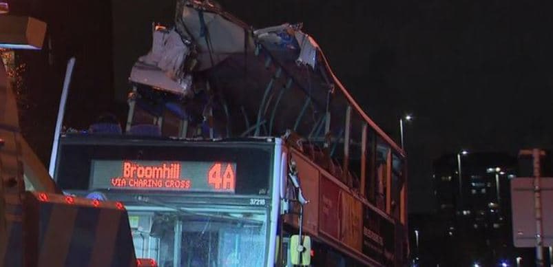 Skoci/ Autobusi dykatësh përplaset me urën, tetë të plagosur