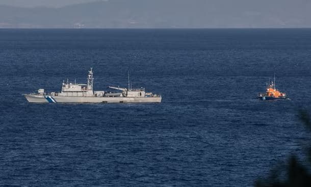 Fundoset anija me emigrantë në brigjet greke, pesë persona të vdekur