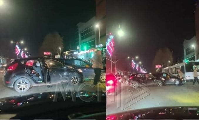 Përplasen dy makina në Laprakë, lëndohen disa persona 