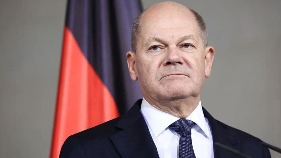 Qeveria gjermane “në fije të perit”