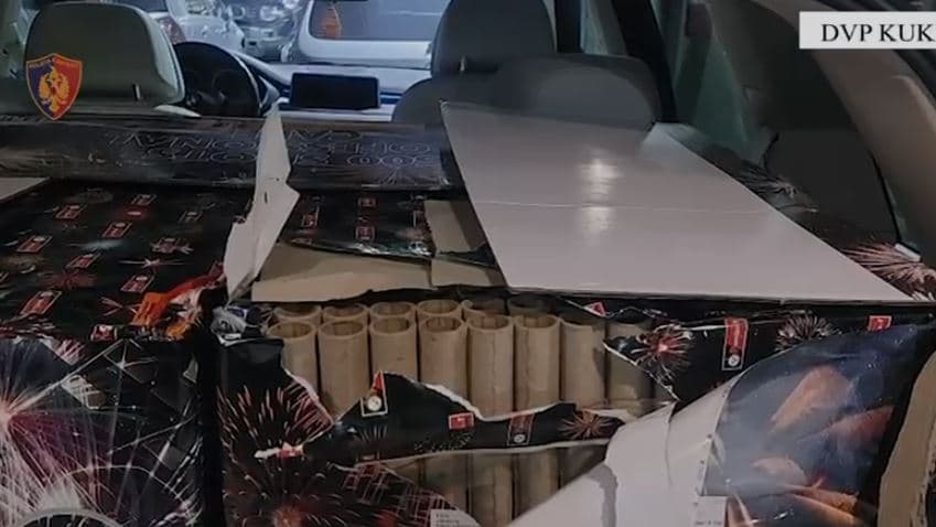 Tentojnë të kontrabandojnë lëndë piroteknike në Shqipëri, dy të arrestuar në Morinë
