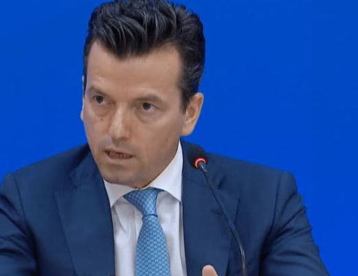  Bllokoi foltoren, përjashtohet nga seanca plenare Agron Shehaj