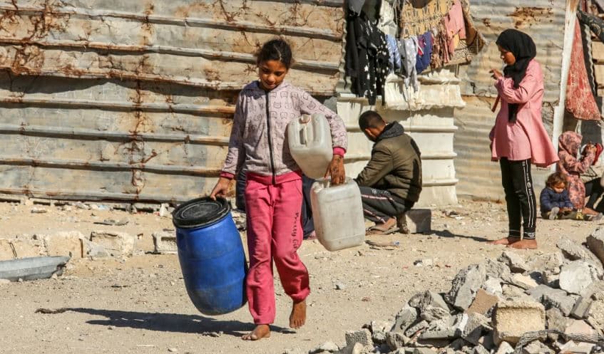 Izraeli akuzohet për akte gjenocidi në Gaza, kufizoi 'qëllimisht' palestinezët nga uji i pijshëm