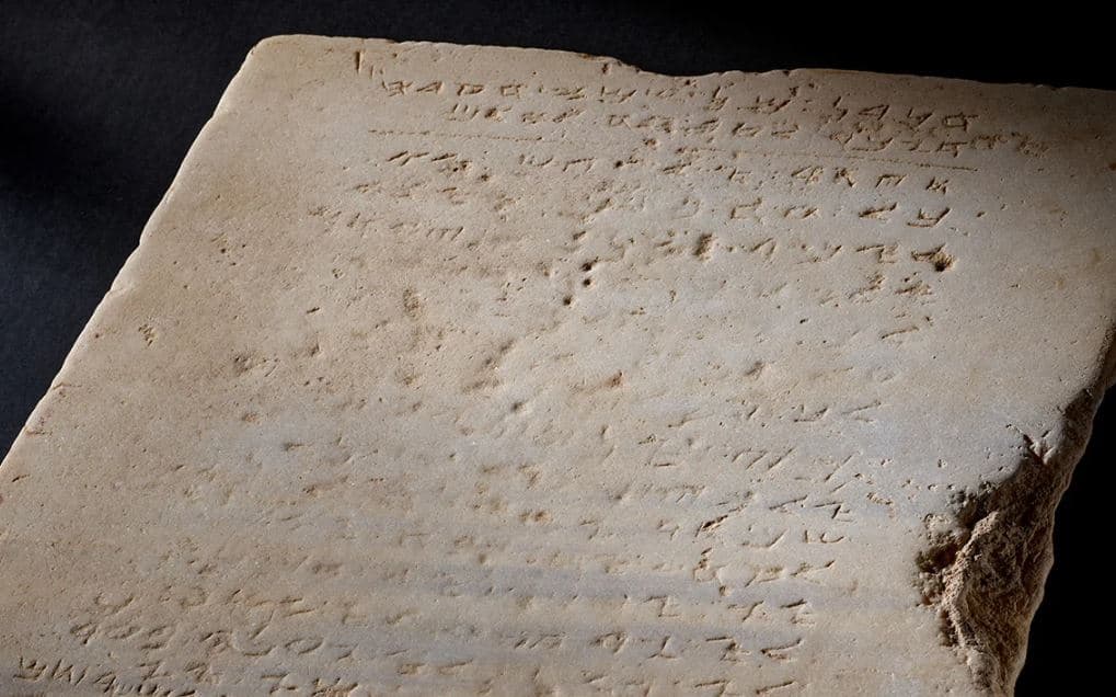 Shitet për 5 mln dollarë pllaka më e vjetër prej guri me 10 Urdhërimet e Biblës