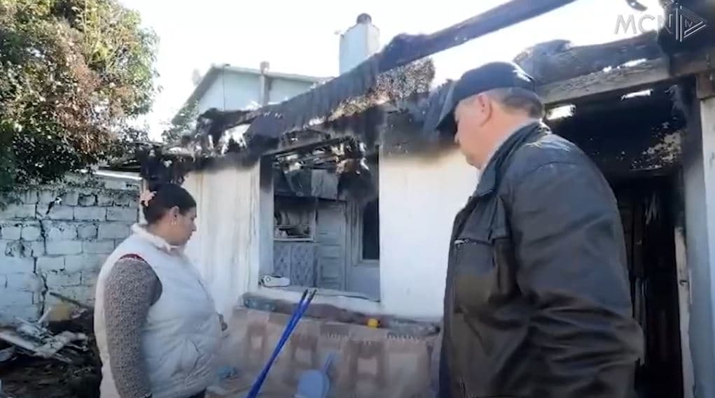 Zjarri i shkrumbon banesën/ Elbasan, familja Karamuça kërkon ndihmë (VIDEO)