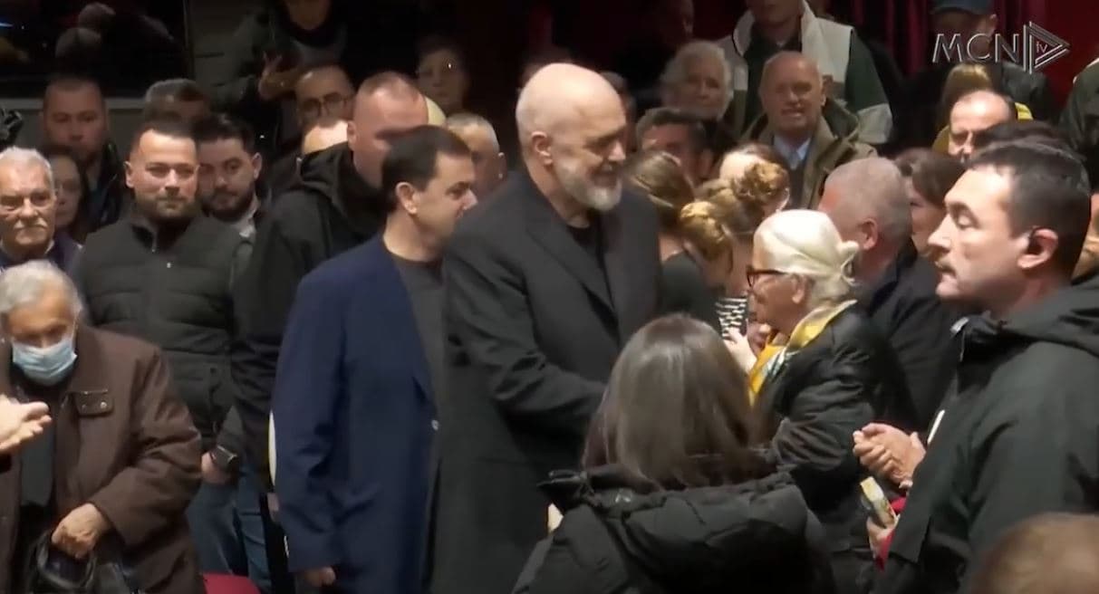 Rama rikthehet në Himarë për “pronat’/ Kryeministri: Pas shtëpive, tituj pronësie për tokat (VIDEO)