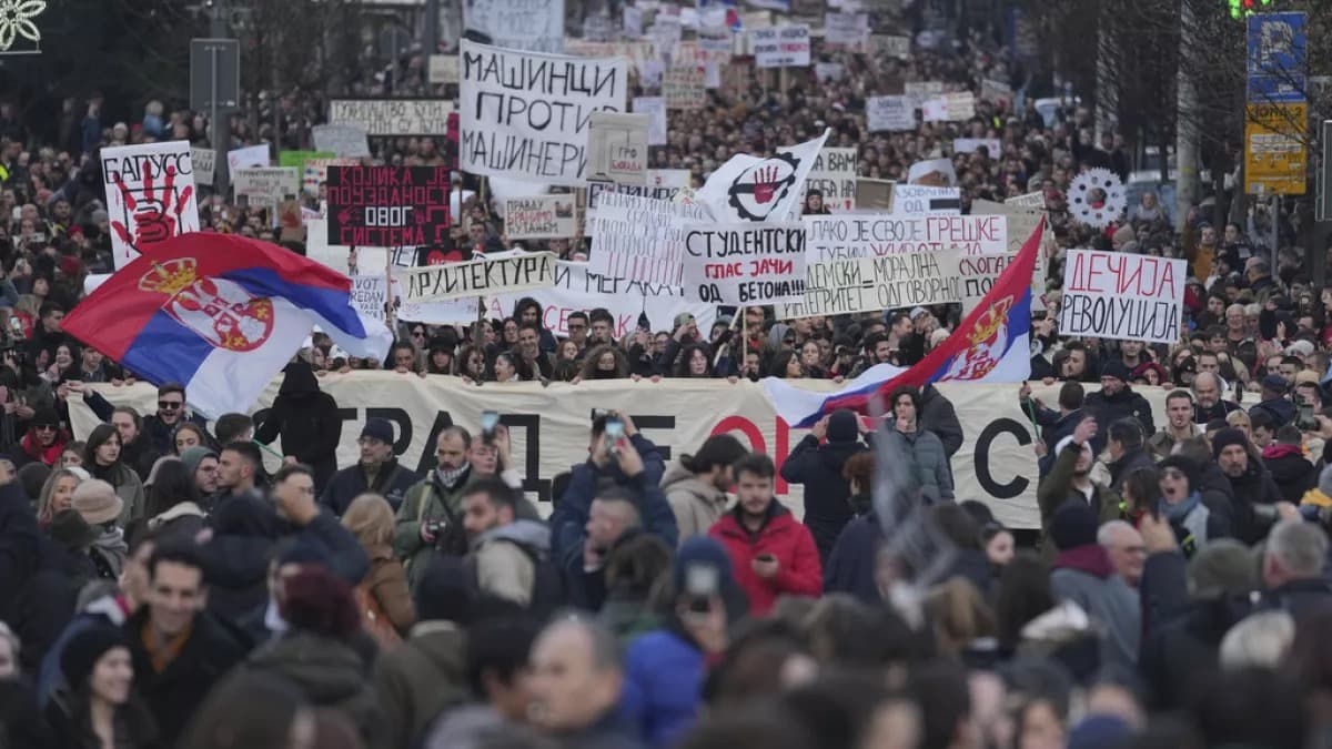 Protesta e së dielës/ Mijëra serbë në shesh kundër presidentit Aleksandar Vuçiç