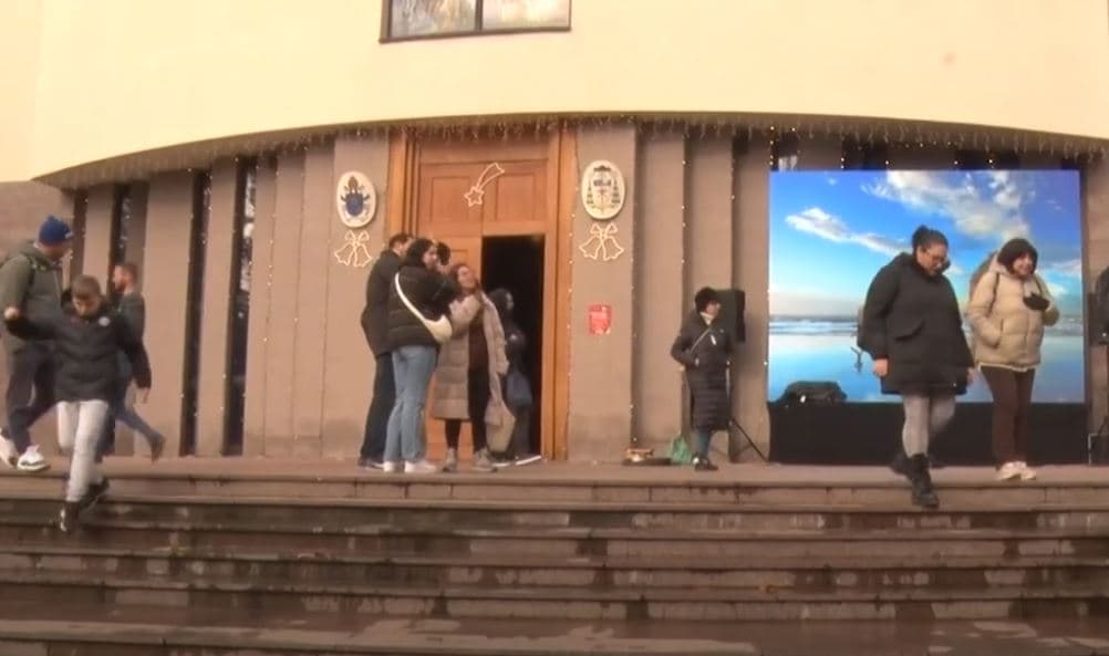 Në pritje të Krishtlindjes/ Dodaj: Të vihemi në shërbim të njëri tjetrit (VIDEO)