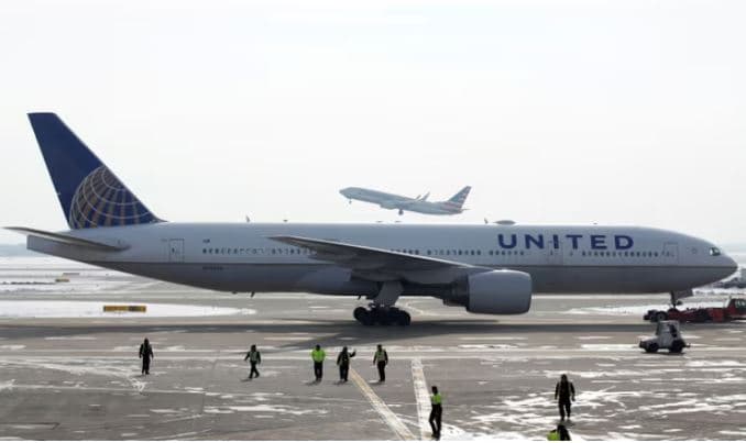Zbulohet trupi i një personi në rrotat e avionit të United Airlines 