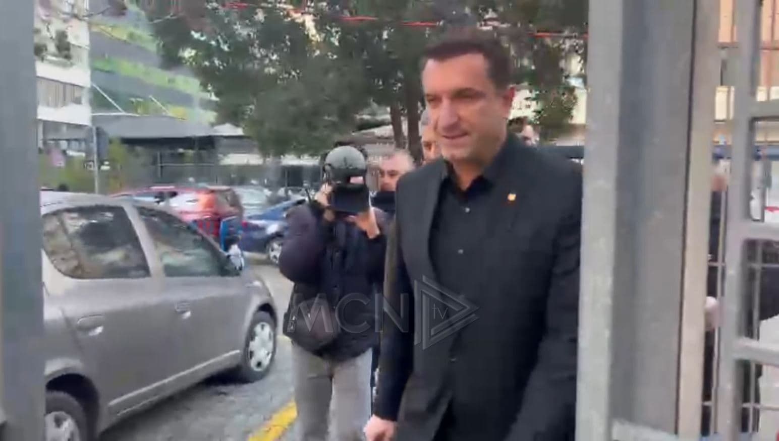 Pas së shoqes, Veliaj paraqitet në SPAK (VIDEO)