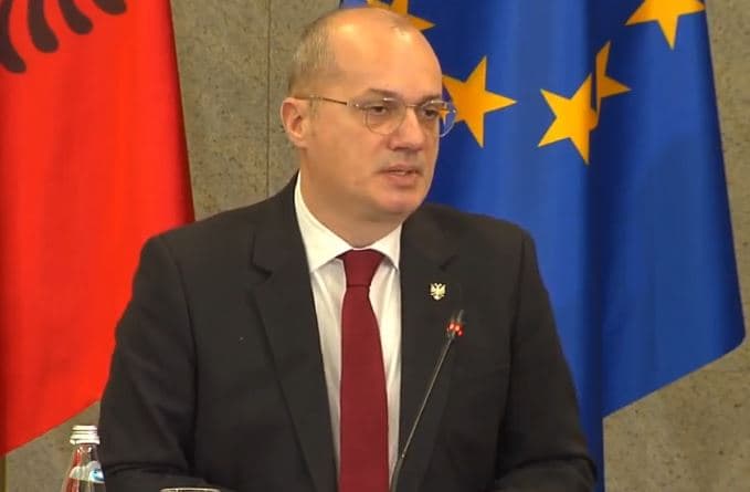 “Procesi i integrimit të mos jetë dypalësh”, Hasani: Negociatat me Greqinë duhet t'i trajtojmë me kujdes