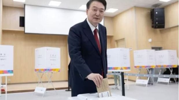 Koreja e Jugut voton pro shkarkimit të presidentit në detyrë Han Duck-soo